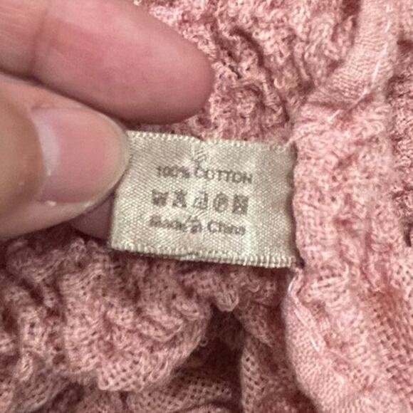 Boho Chic Scarf - Cozy Textured Pink Knit Wrap with Fringe – Handmade Style - Picture 7 of 7